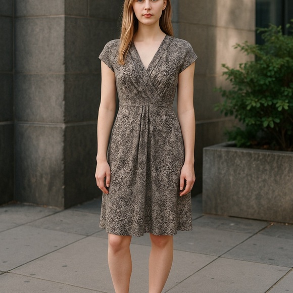 Animal print dress size Medium, short sleeves - Picture 3 of 8